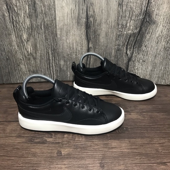nike course classic black